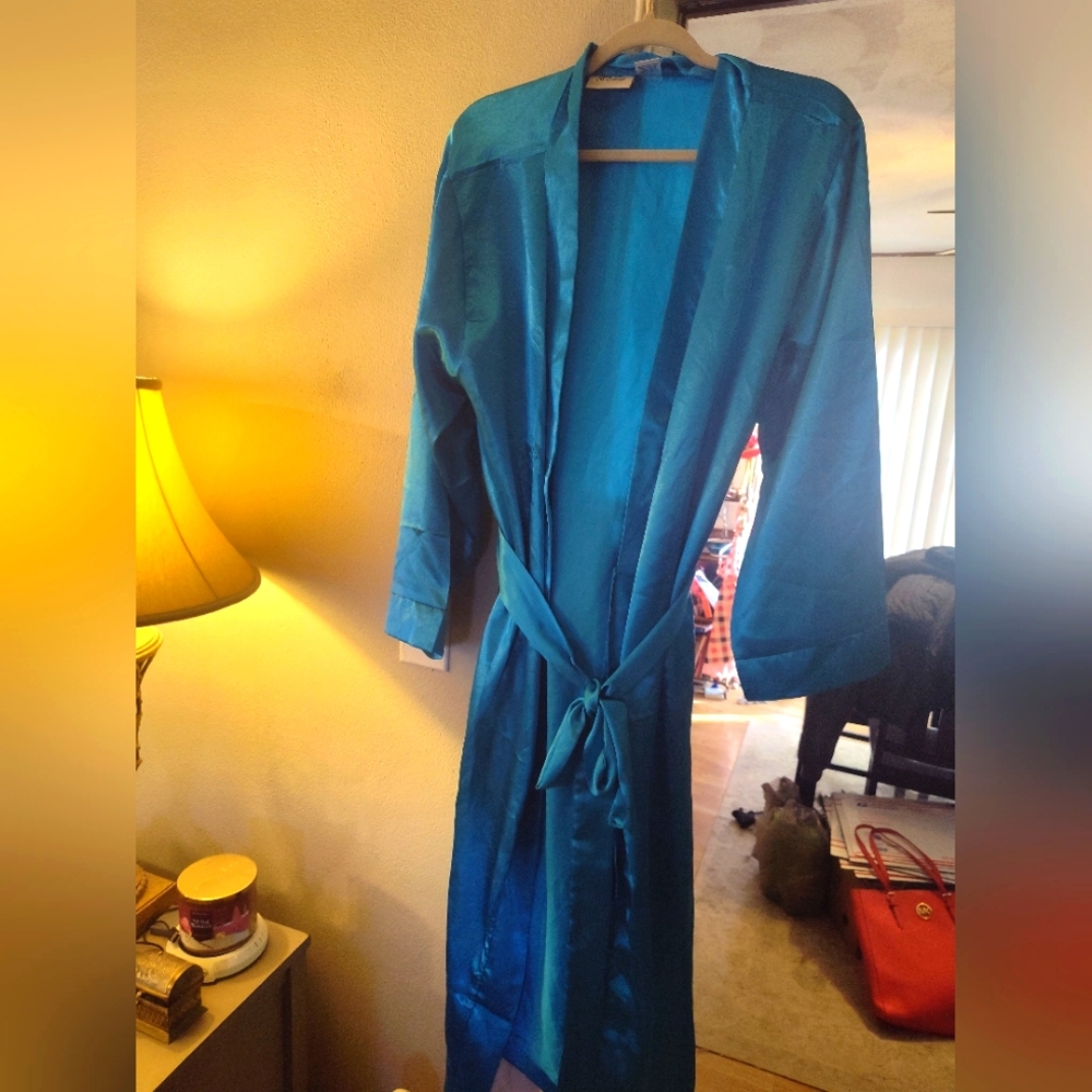 Vintage CW Classics Silky Aqua Robe Size 1X